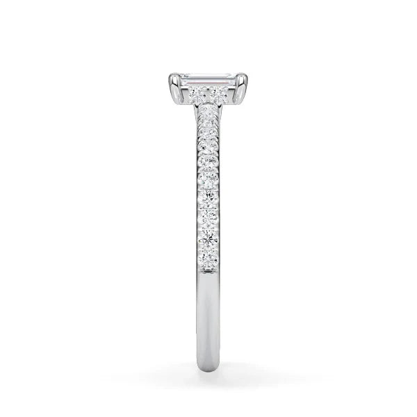 Verlobungsring Hidden Halo & Pave Emerald mit natürlichem Diamant ab 0.50ct