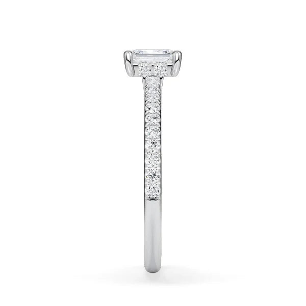 Verlobungsring Emeralde mit natürlichem Diamanten ab 0.50ct